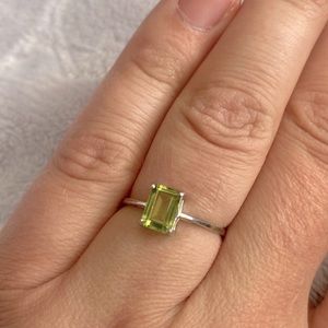 Single Stone Peridot Ring; 925 Sterling Silver; Size 6&8